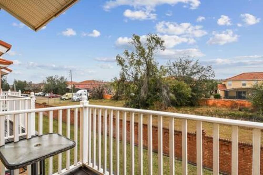 Lake Berkley 4BR Villa - Near Disney & Pool
