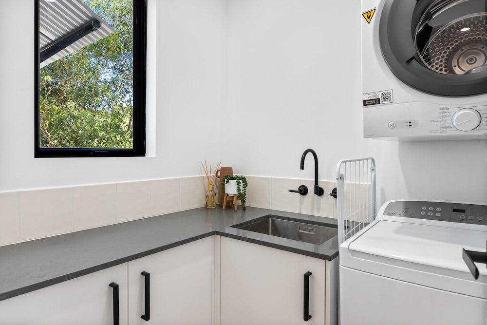 Pristine 2-bed Apartment With Pool and Balcony