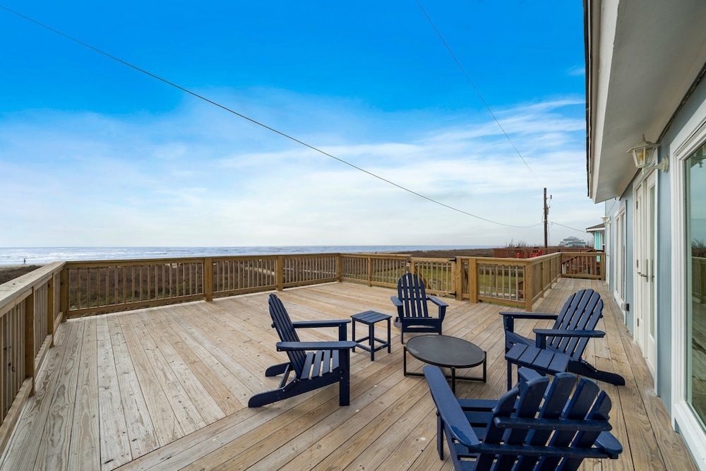 Our Infinity Pool by Ryson Vacation Rentals
