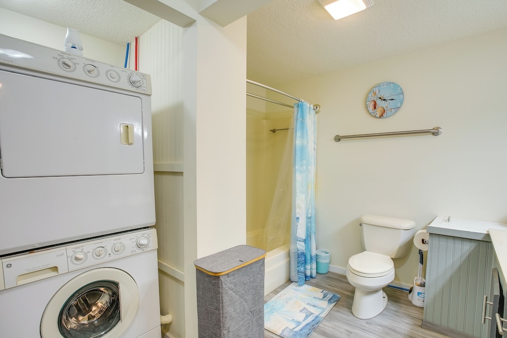 Grand Lake Getaway w/ Boat Dock in St Marys!