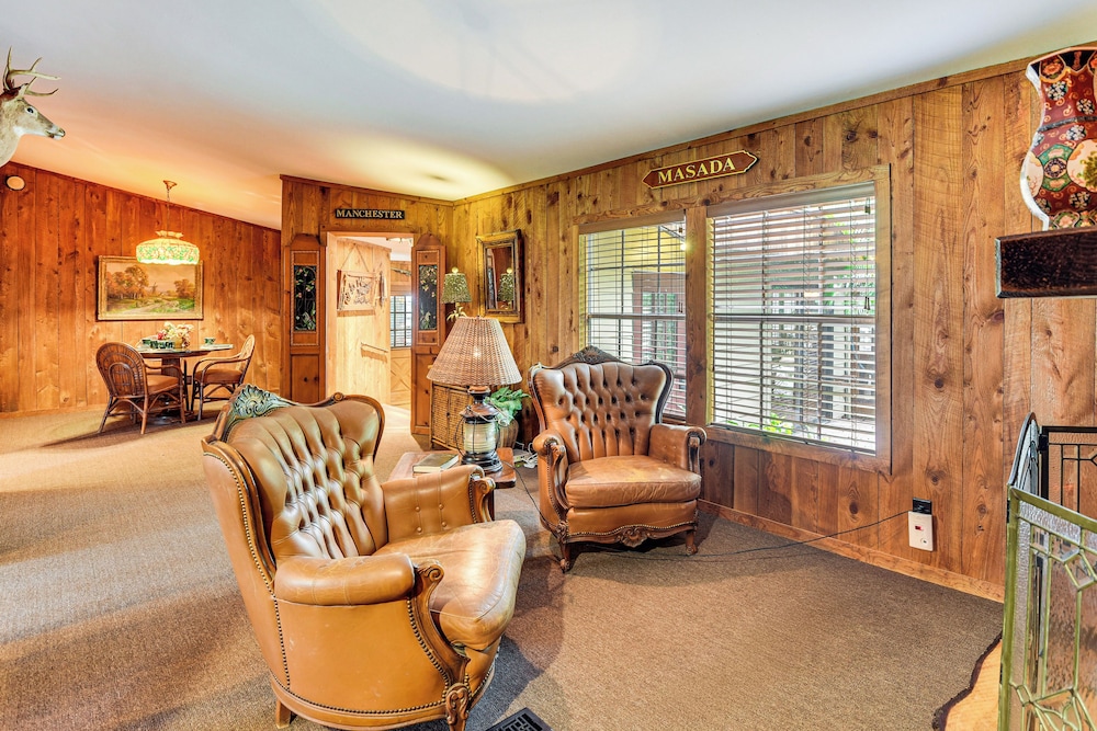 Sandy Shore & Multi-boat Dock! St Johns River Home