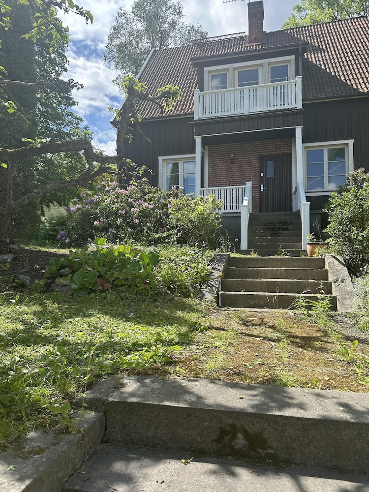 Stockholm - 5-beds - Sleeps 12 - Garden