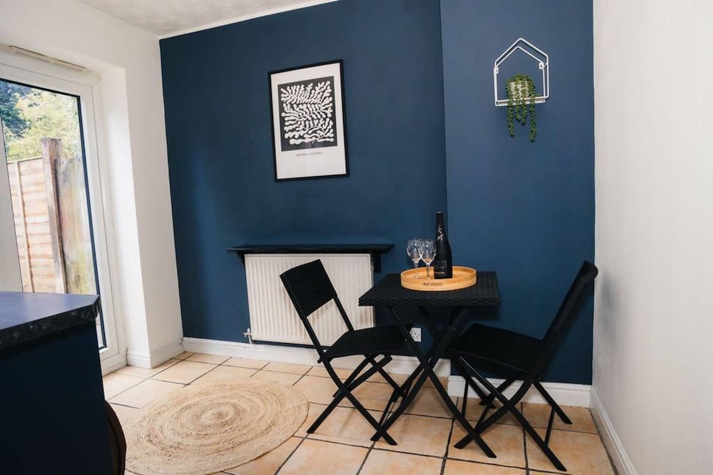Lovely 2bedroom Home in Haydock With Free Parking