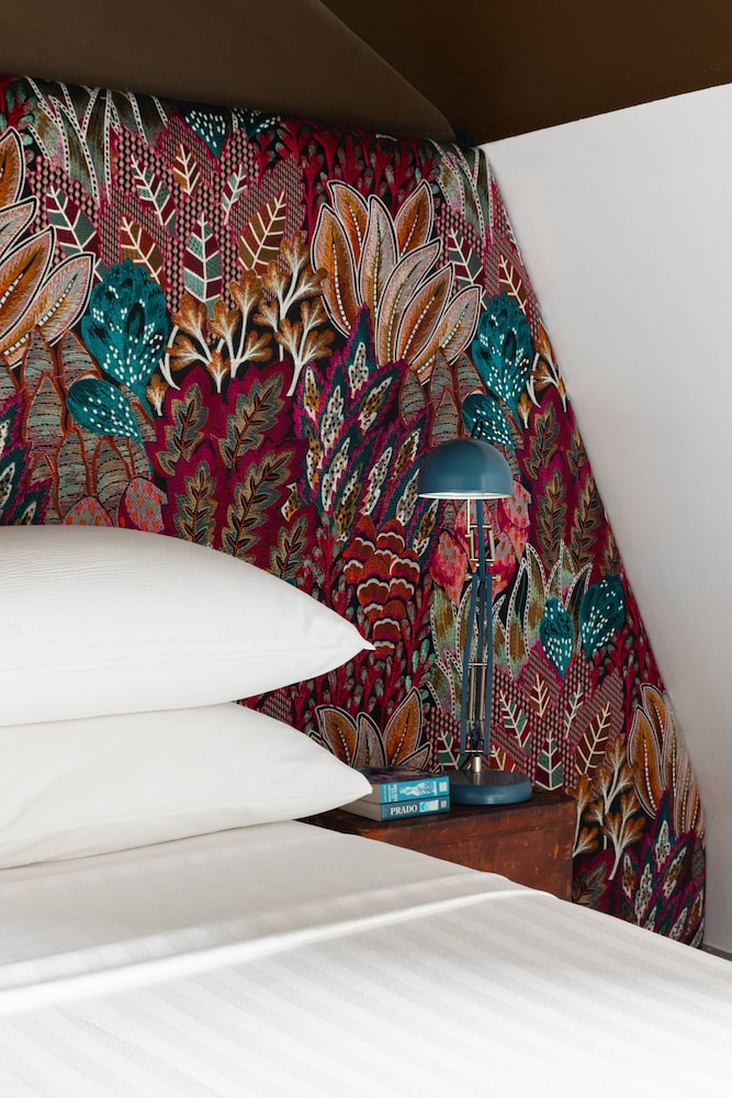 New Kent Road by Onefinestay
