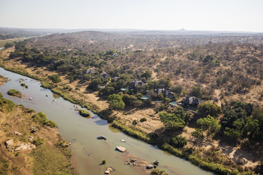 Nyati Safari Lodge