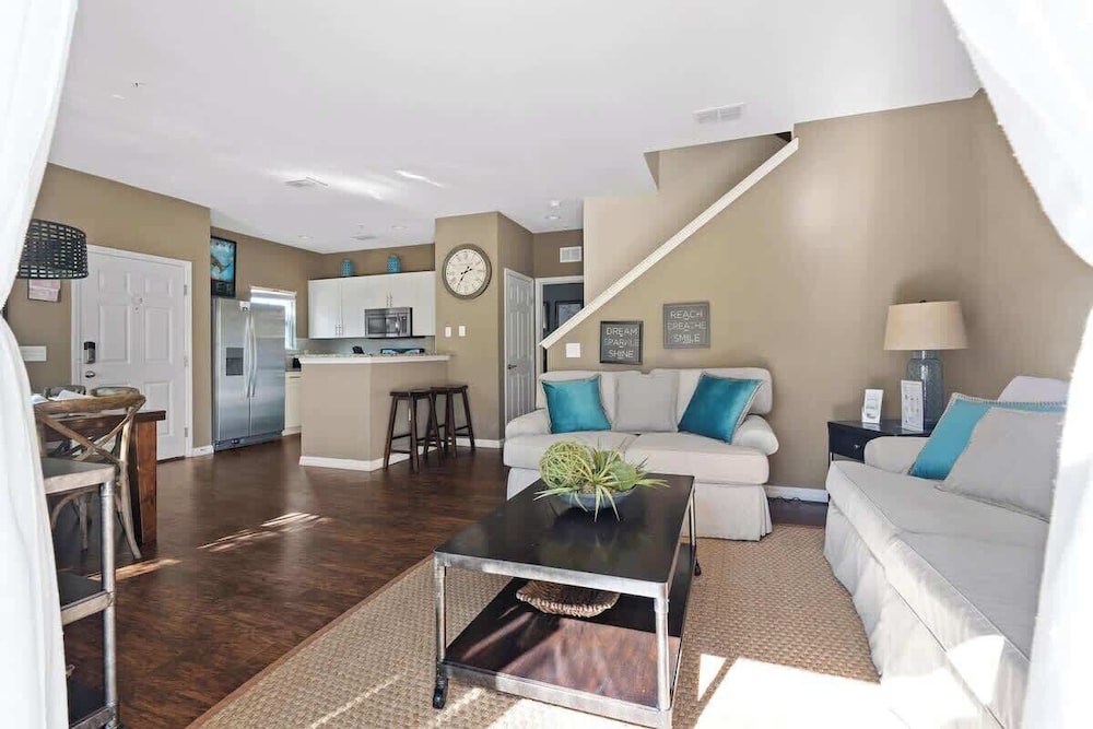 Kissimmee 4BR Townhouse: Perfect for Families!