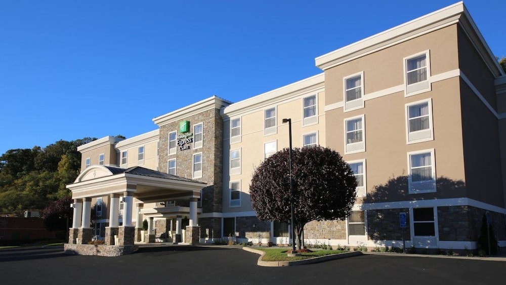 Hotel Holiday Inn Express Hotel & Suites Danbury - I-84, an IHG Hotel - Image 1