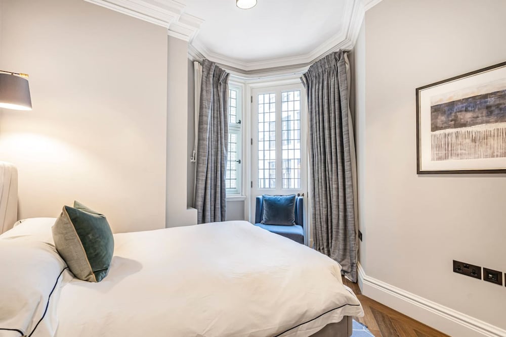 Mayfair Home Private Parking Central AC