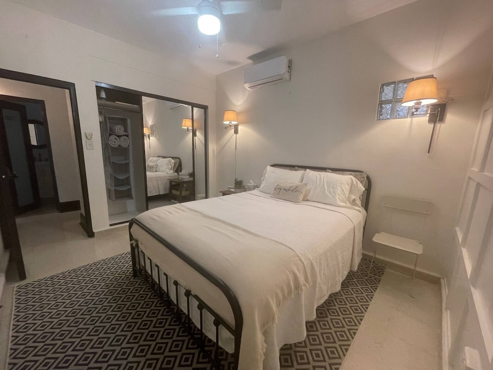 Pr Pvt Rm 5 Qn Bed Gated Comm Easy Parking view 2