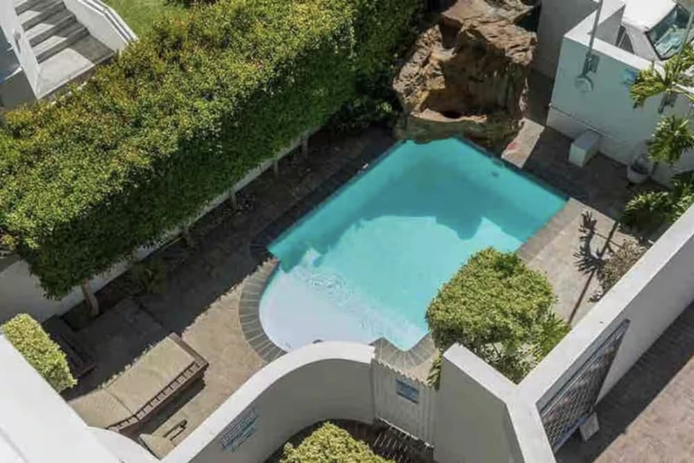 Seaview Bliss a Sunny Apartment and Pool