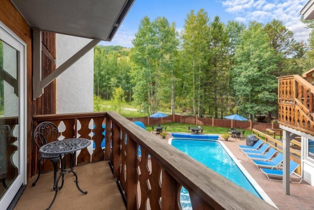 Modern 2 Bedroom Condo at the Base of Vail Mountain Next to Gondola One