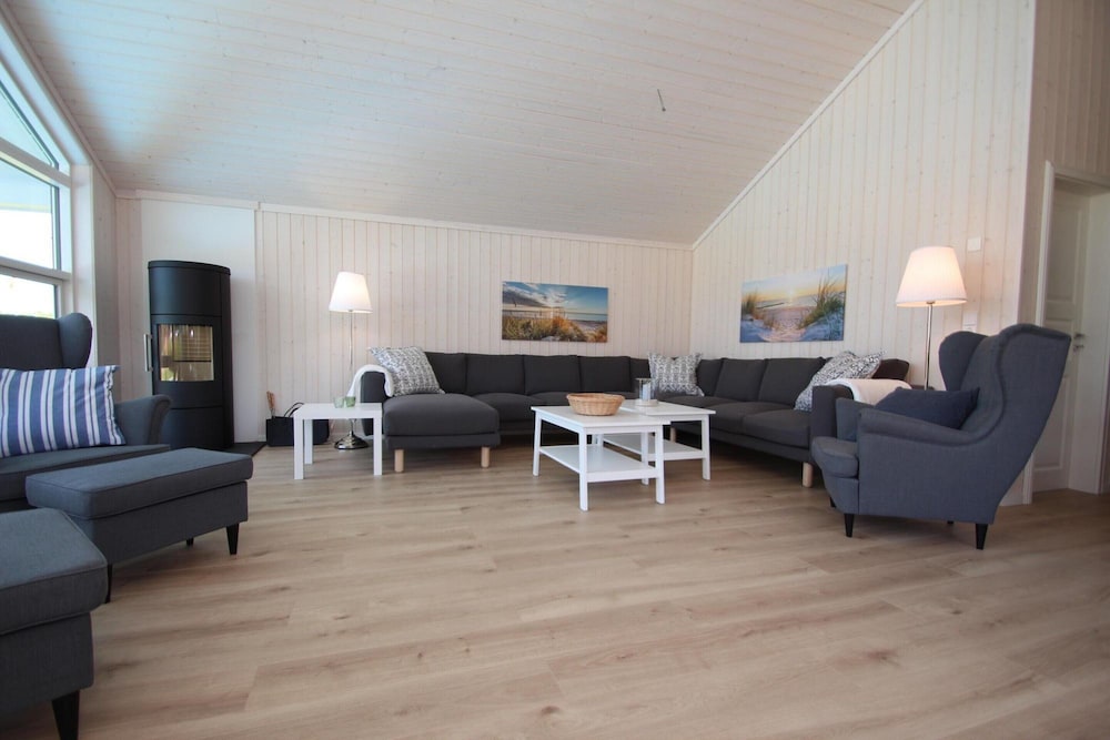 Ferienhaus mit Pool und Sauna am Duemmer See