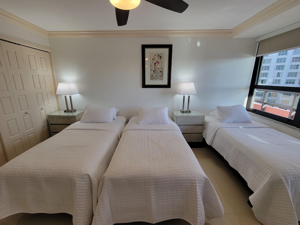 Alexander 819 2 Bedroom Apts