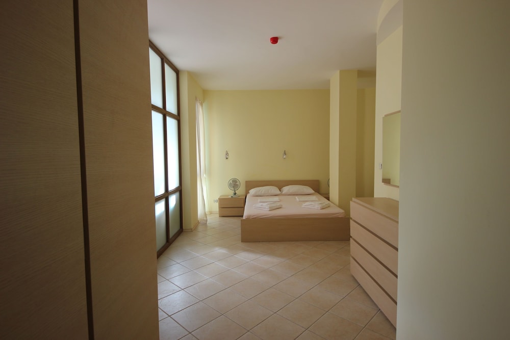 Menada Midia Apartments