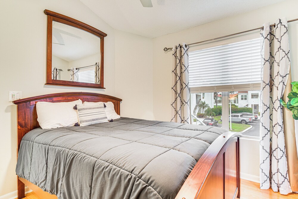 Resort Perks: Condo w/ Private Balcony in St Pete!