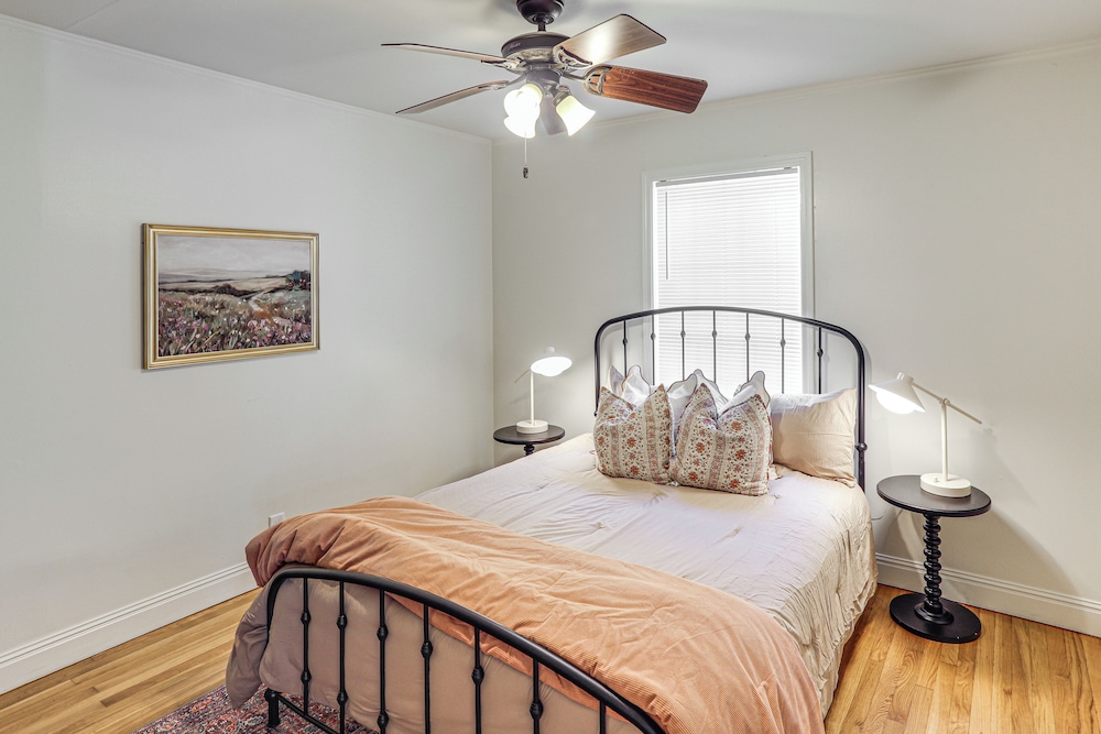 Walk to Ole Miss! Updated Home Near Oxford Square