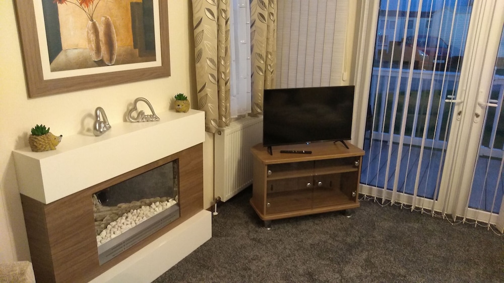Lovely 3-bed Lodge in Towyn Near Rhyl view 4