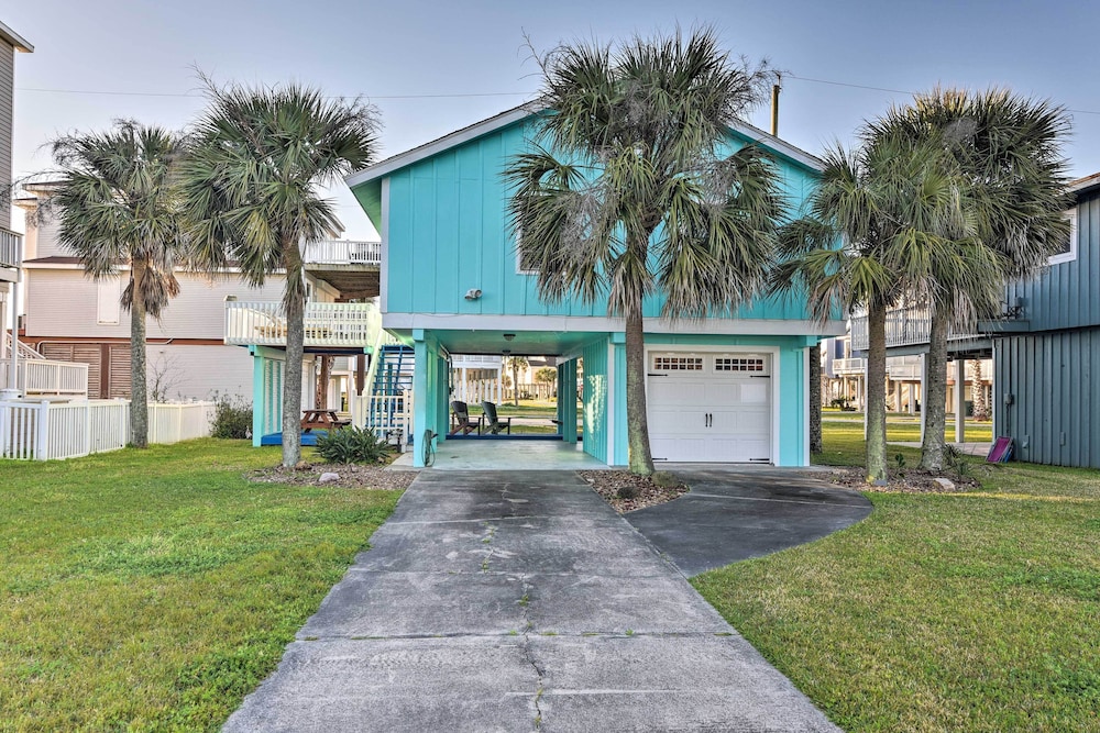 Cozy Galveston Beach House - Walk to the Gulf!