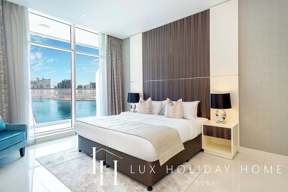 LUX The Bays Edge Canal View Suite