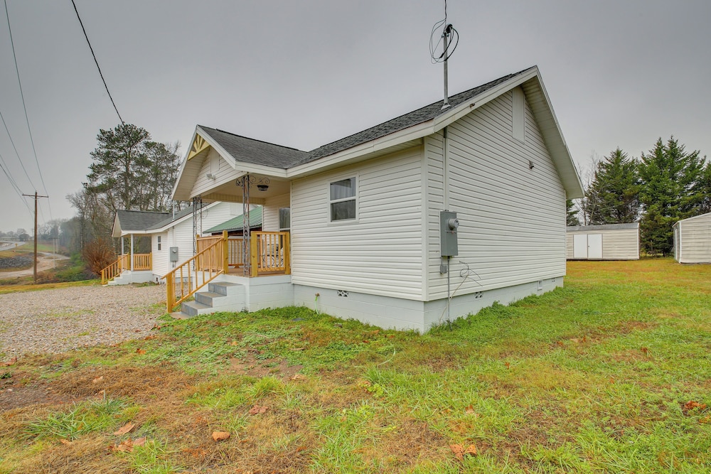 Bright Cabin w/ Spacious Deck and Fire Pit! view 3