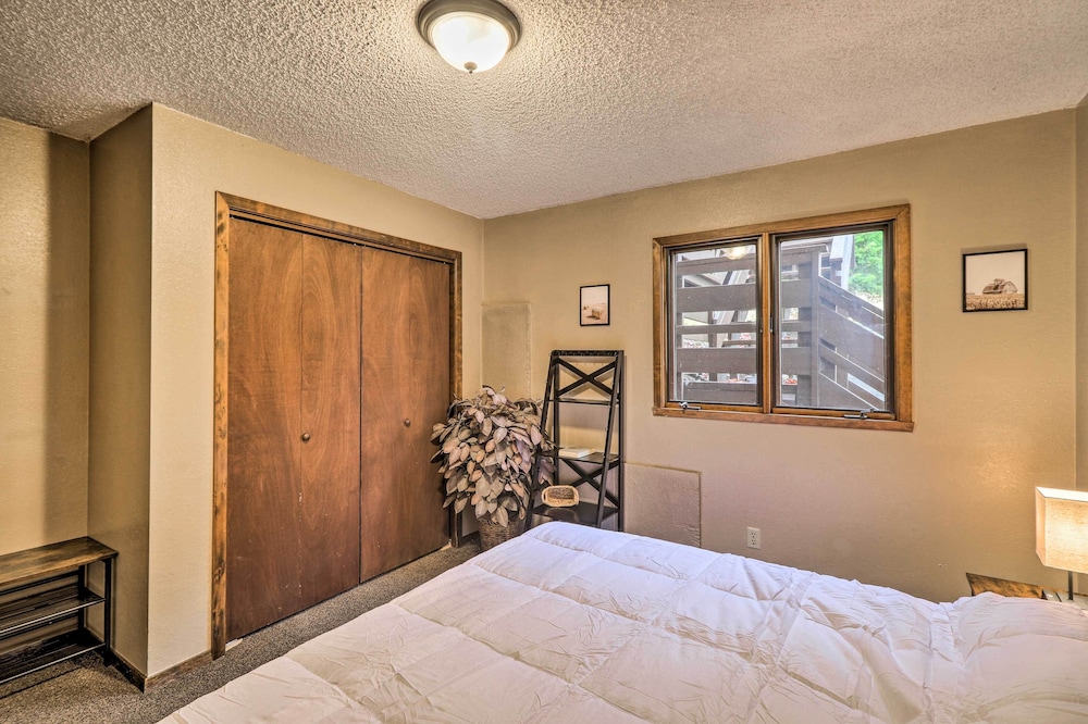 Pet-friendly Lakeside Hideaway ~ 1 Mi to Downtown! view 4