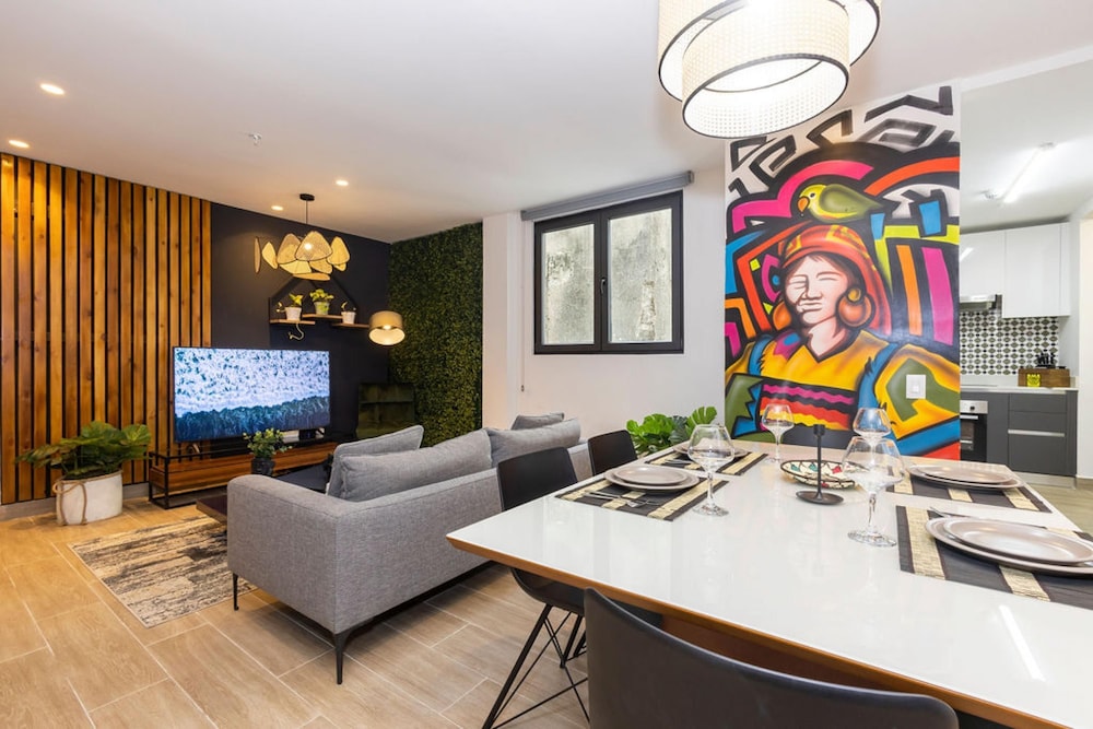 The Urbanart Condo by Acomodo