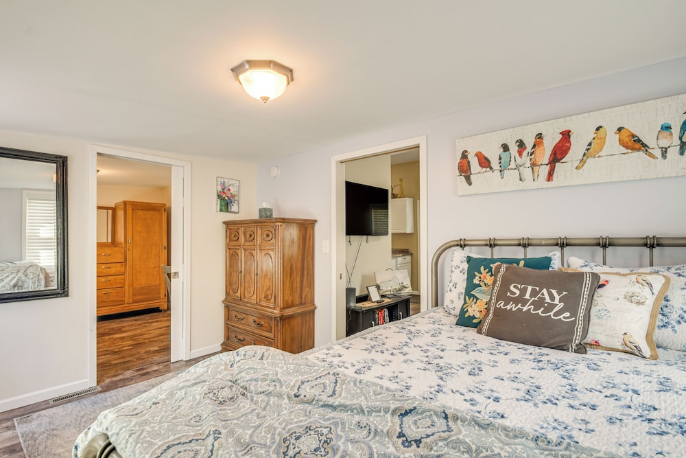 Mississippi River Retreat w/ Views: Walk to Water