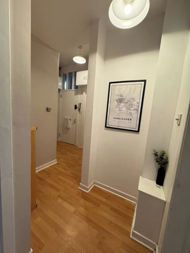 West-end 2 Bed Flat Entire Place w/ Free Parking