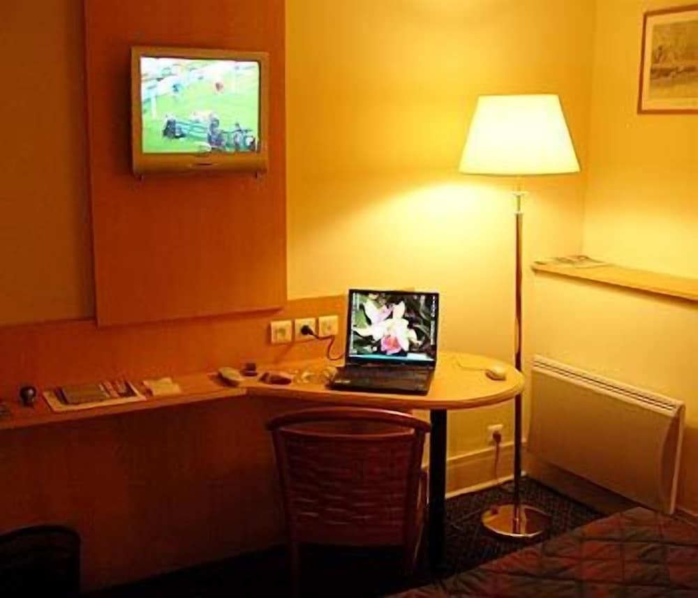 Pau Vacations - Hotel Le Bourbon - Property Image 2