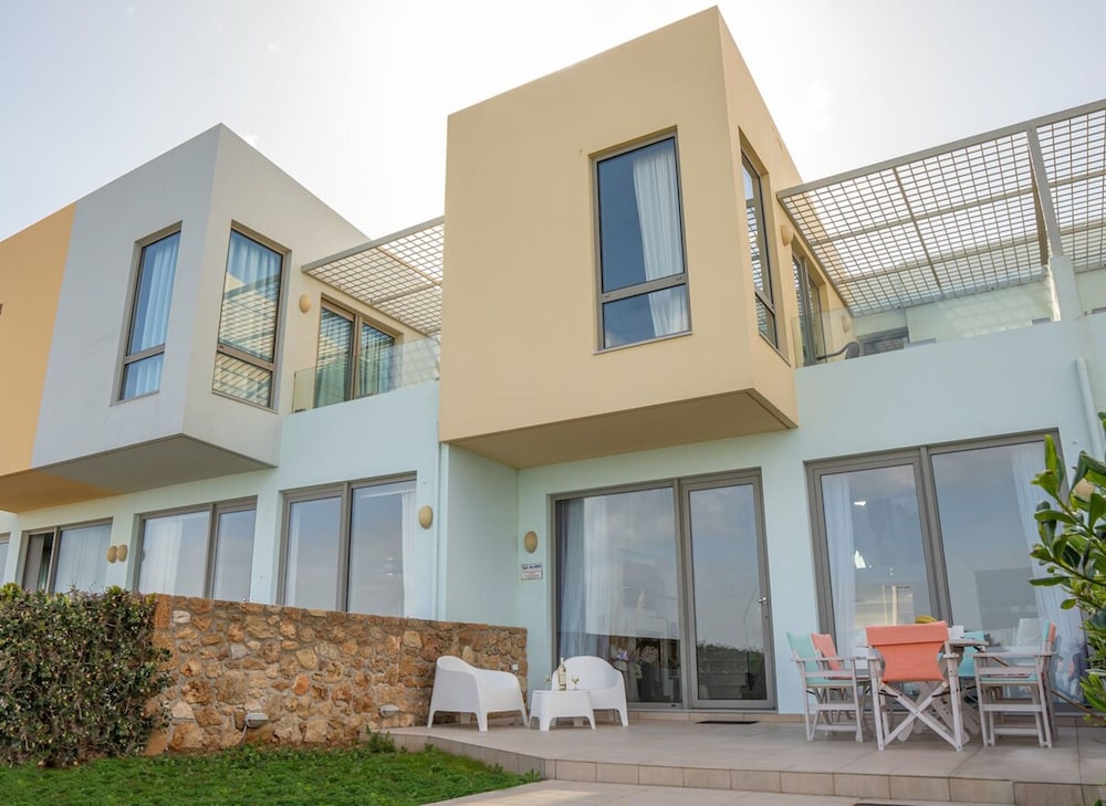 Pink Rose Beachfront Villa