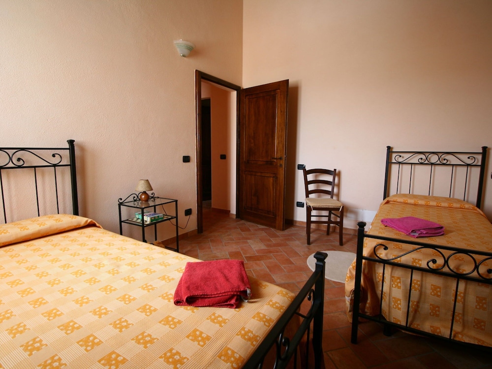 Lovely Farmhouse in Asciano With Swimming Pool