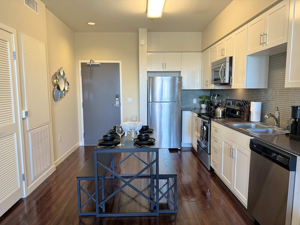 New Oasis Near Disneyland Pool Gym Free Parking