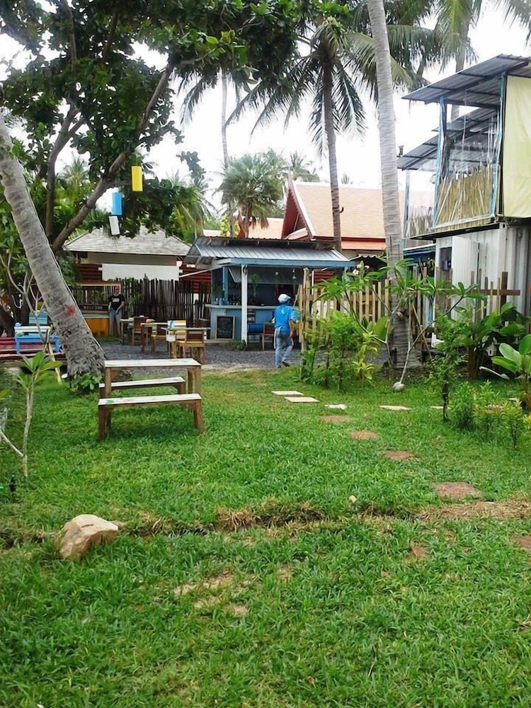 Think & Retro Cafe Lipa Noi Samui