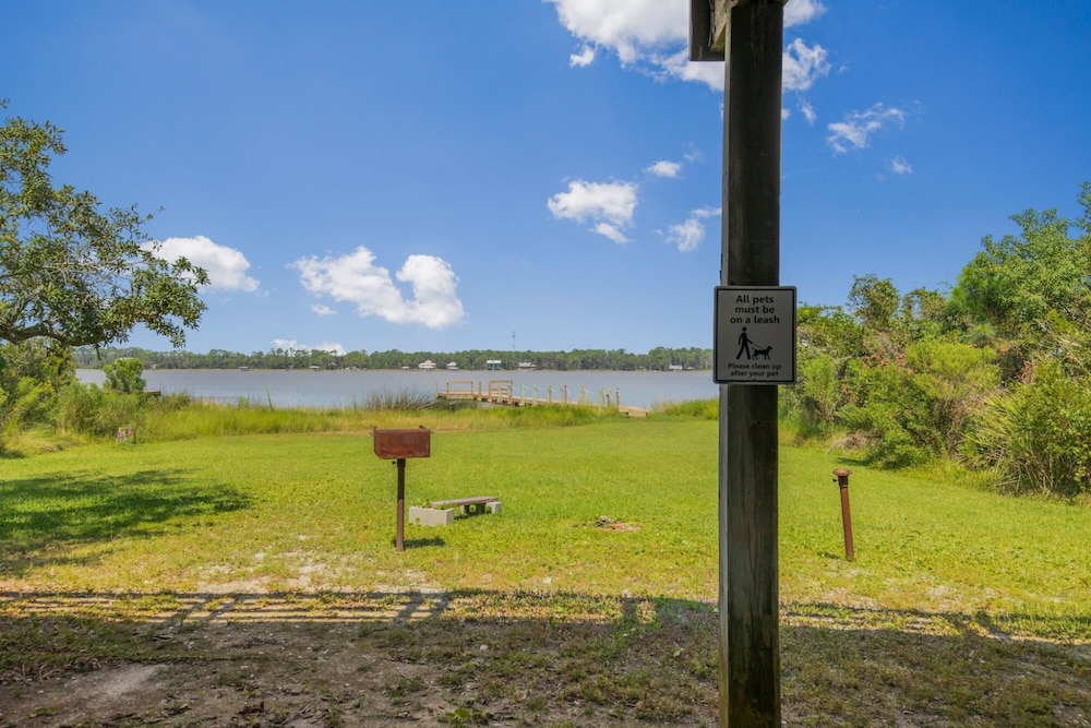 Sailhouse-west Pet Friendly Duplex in Gulf Shores view 2