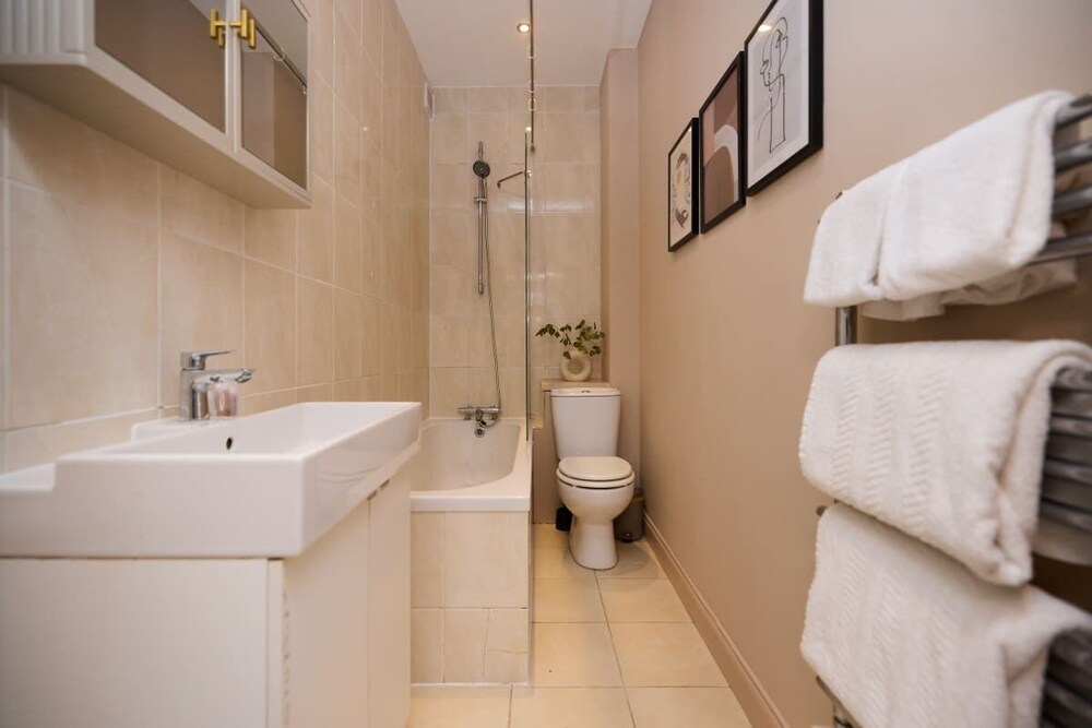 East Finchley Retreat 2BR Ground Floor Flat With Terraces