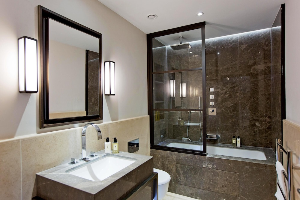 2-bed Superior Apt 208