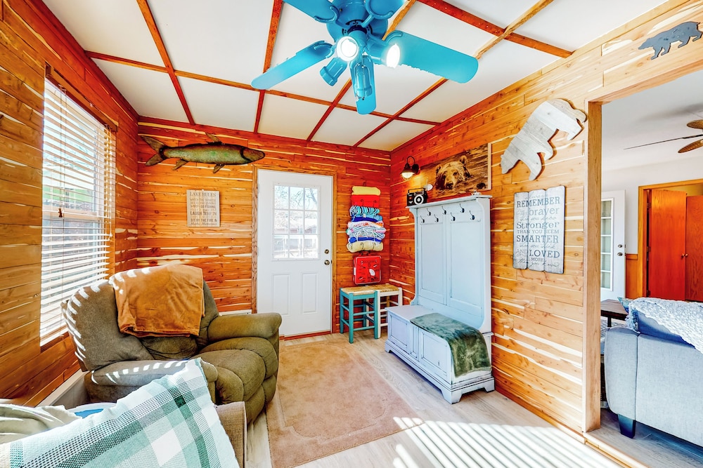 Relax at 'the Cove' Waterfront Getaway