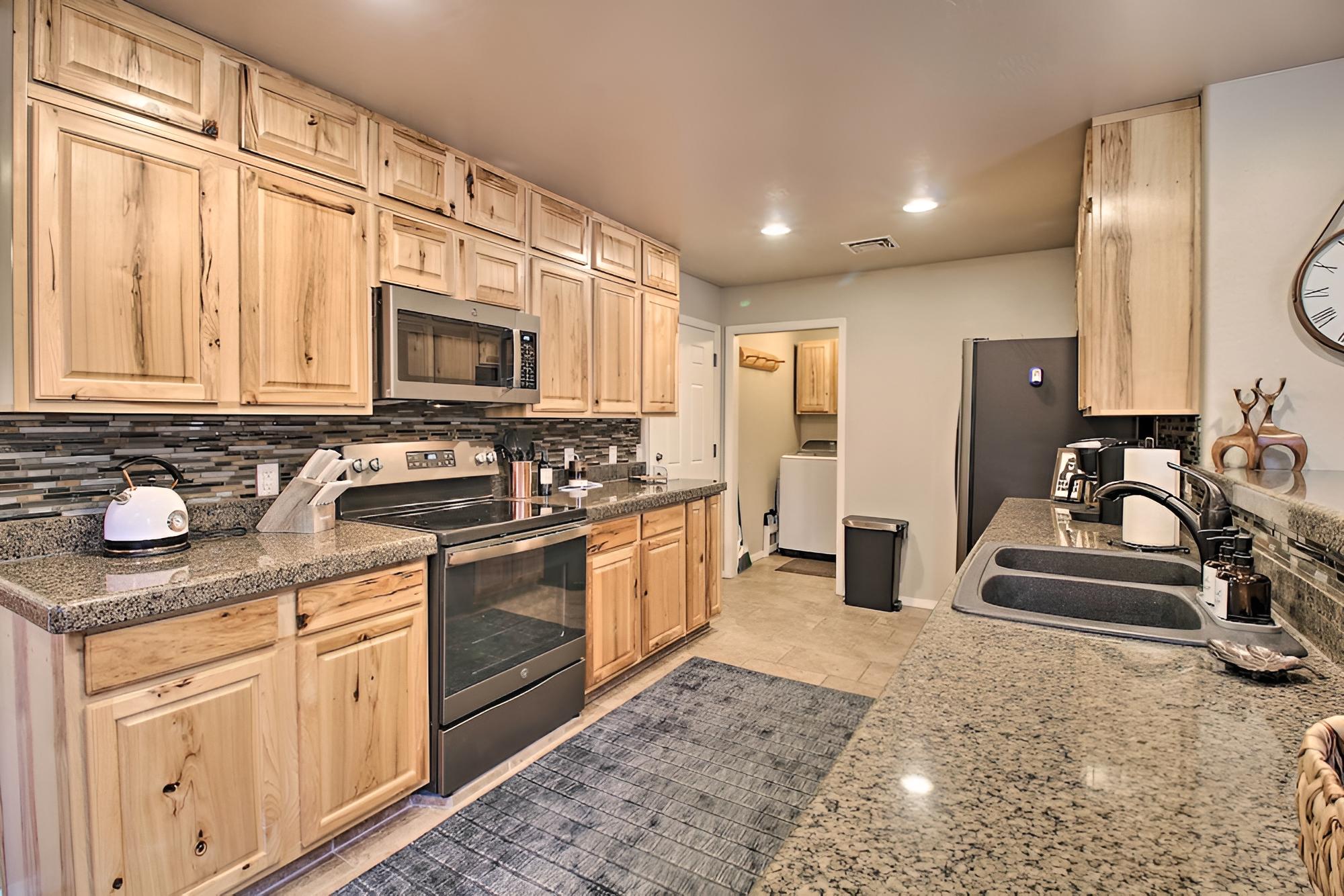 Home w/ Patio in Pinetop Crossing: Walk to Golf! view 3