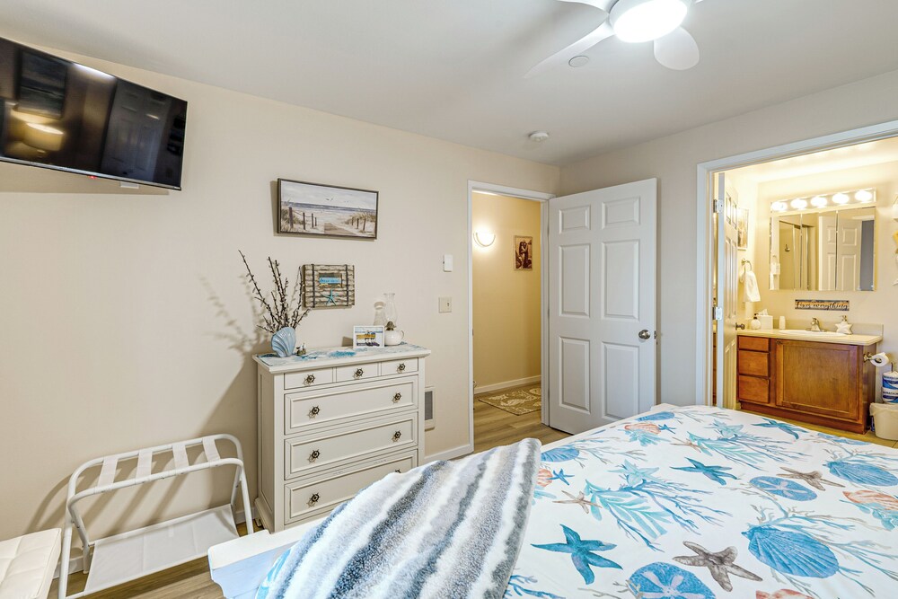 23-mile Canal On-site: Condo in Ocean Shores!