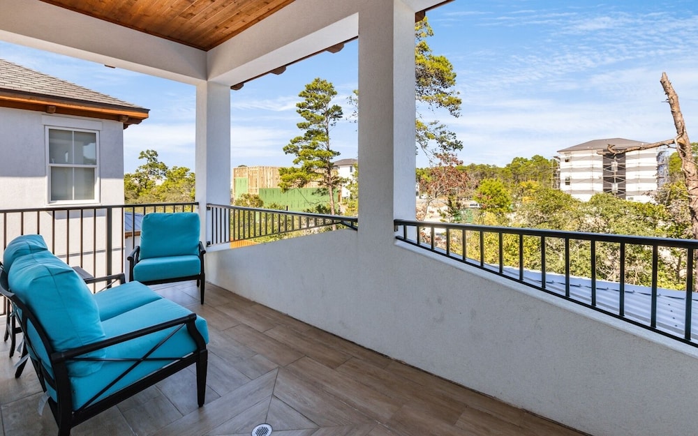 5BR Home w/ Private Heated Pool, Golf Cart, 4 Bikes, Near 30a!