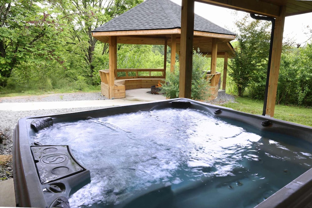 Gandalf s Getaway Indoor Pool Theater Arcade Firepit Book Now