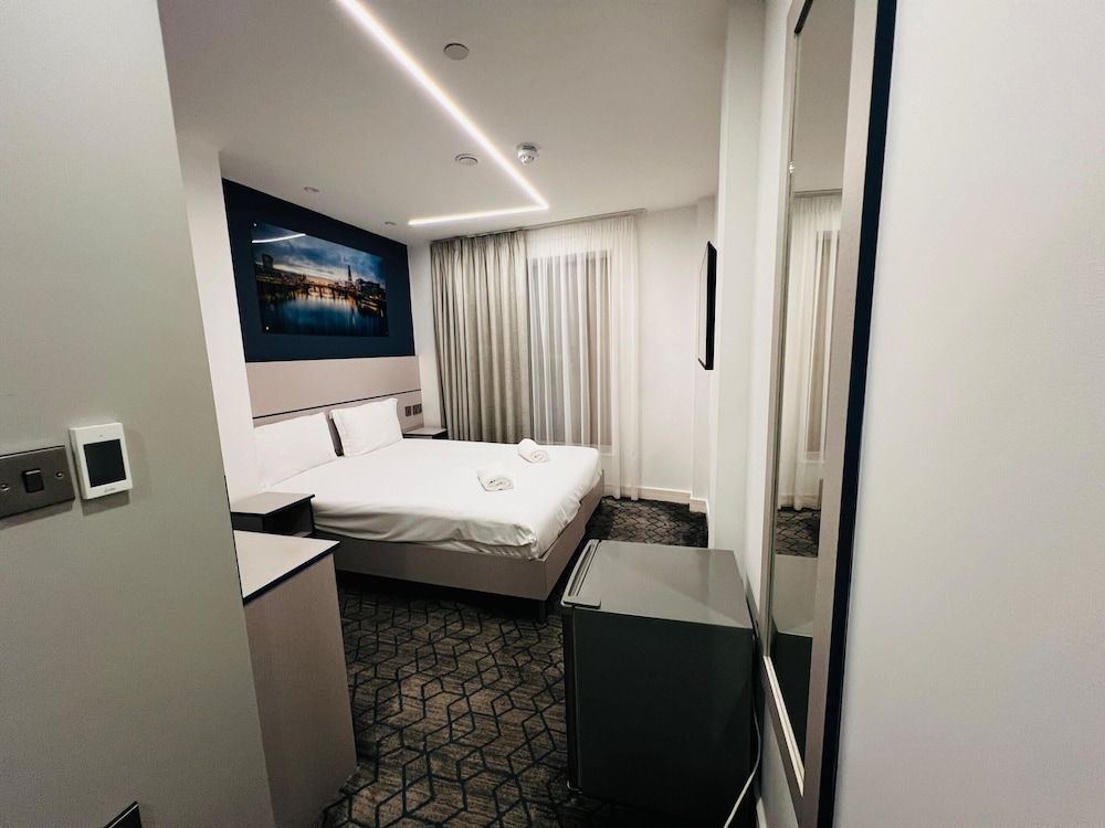 Ilford Vacations - Ilford Grand Hotel - Property Image 6