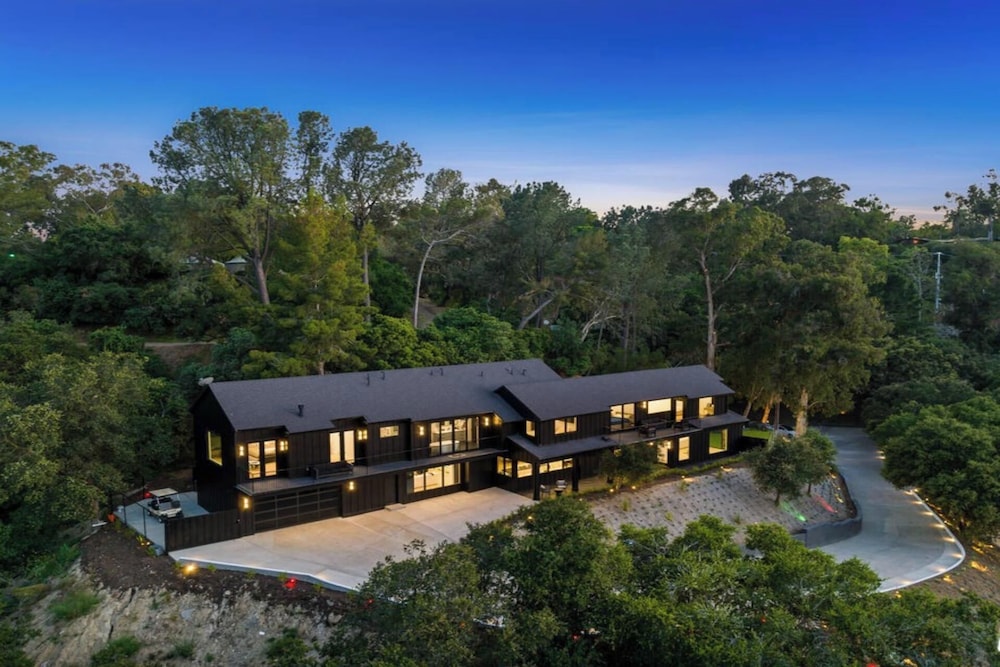 Oak Haven Sanctuary - Grand Estate With Pool, Guest House & Scenic Views