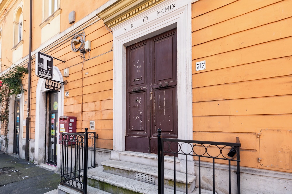 Vatican Lovely And New 2 Br Apartment