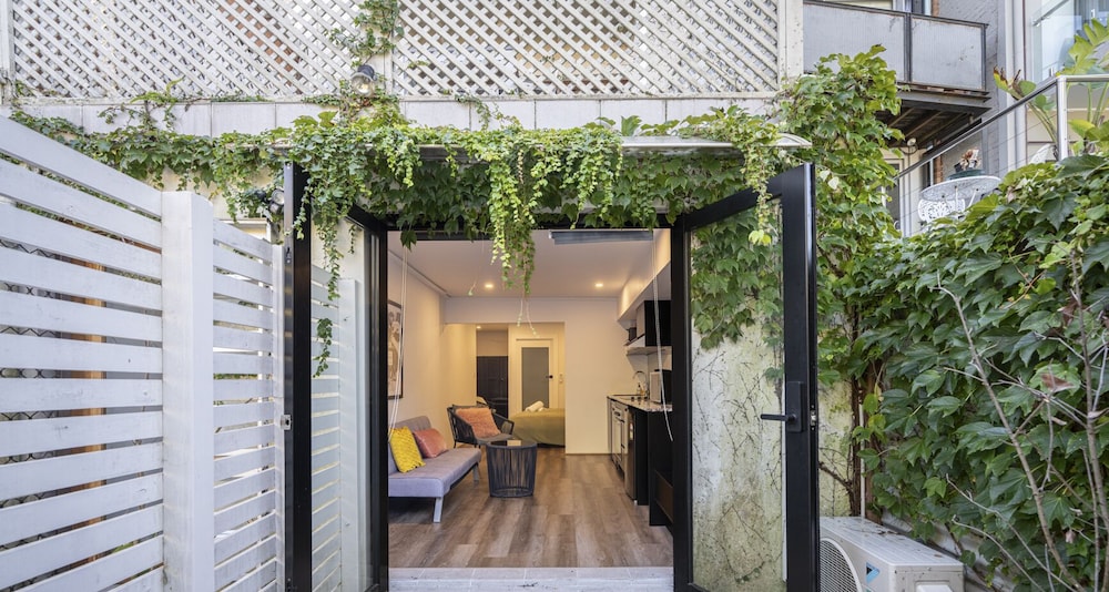 Kozyguru | Balmain | Townhouse bridge view or Charming Comfy Studio