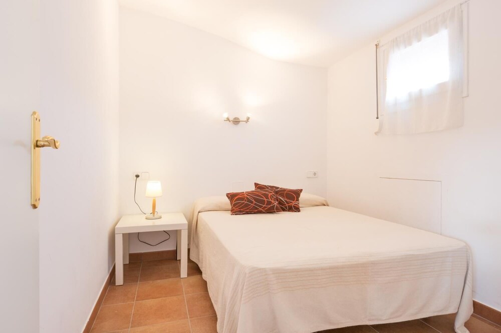 Blanch in Llafranc With 5 Bedrooms and 2 Bathrooms