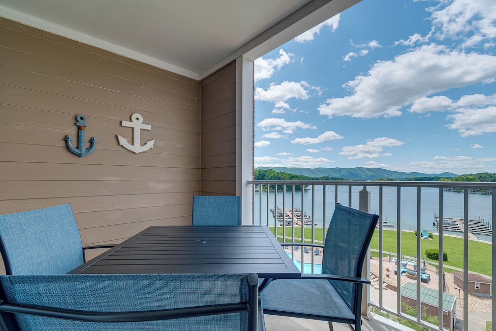 Community Pools & Beach: Smith Mountain Lake Condo