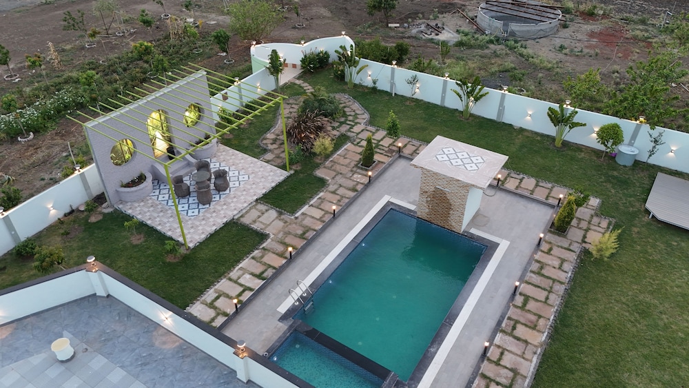 Sanjeevani Farms, Bhopal : A Luxury 5 Bedroom Private Pool Villa