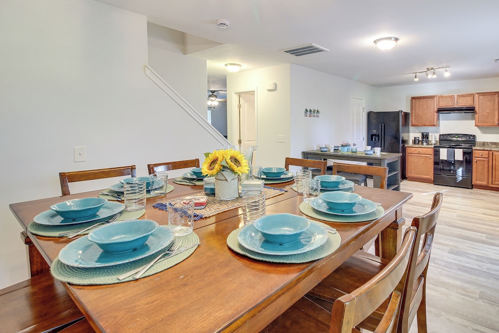 Dog-friendly Home w/ Pool Access in Bolivia!