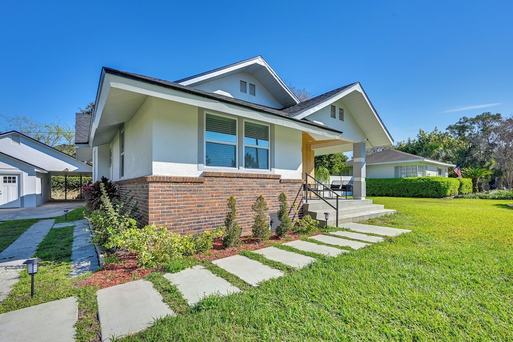 Modern Lakeland Golf Retreat w/ Putting Green